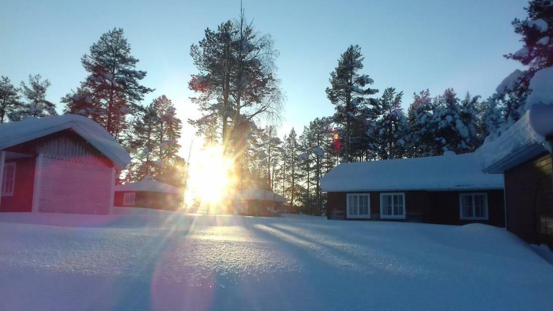 Pajala Cottages Route 99 Екстер'єр фото